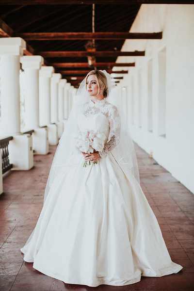 Goregous Ball Gown Satin Wedding Dresses High Neck Sheer Long Sleeve Lace Appliques Keyhole Back Bridal Gowns