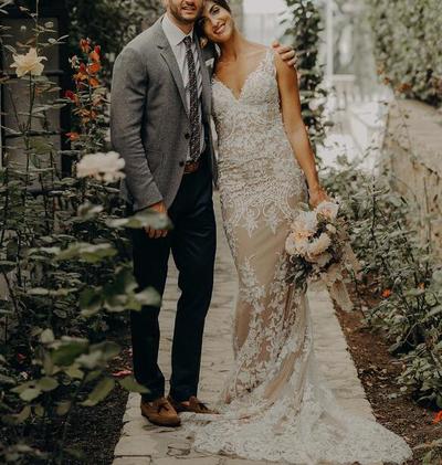 Glamorous Mermaid Garden Wedding Dresses Sexy Deep V Neck Delicate Lace Champagne Lining Bridal Gowns