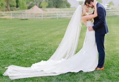 Stunning Mermaid Garden Wedding Dresses Sheer Crew Neck Delicate Lace Bodice Bridal Gowns