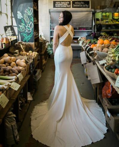 Simple Mermaid Garden Wedding Dresses Crew Neck Crisscross Back Lace Appliques Bridal Gowns