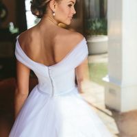 Stunning Ball Gown Tulle Wedding Dresses Off the Shoulder Sleeveless Covered Button Bridal Gowns - Thumbnail 2