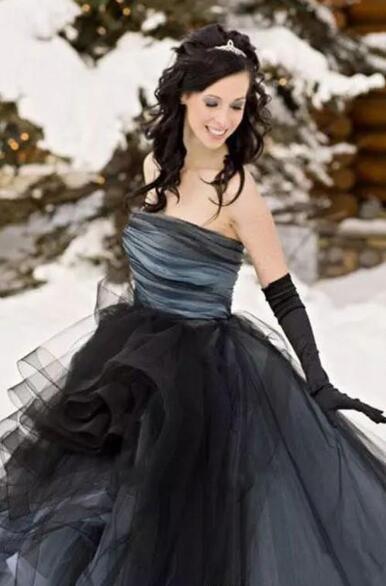 Black Gothic Ball Gown Wedding Dresses 2019 Princess Tulle Strapless Sleeveless Sweep Train Vintage Puffy Bridal Gowns Tiers Tulle Skirt