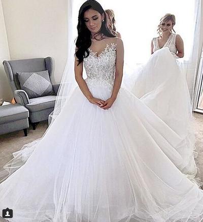 Gorgeous Ball Gown Tulle Wedding Dresses Sheer Crew Neck Lace Appliques Bridal Gowns