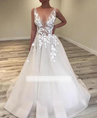 Sexy Sheer A-Line Wedding Dresses V-Neck Sleeveless Lace Applique Long Bridal Gowns Simple Style