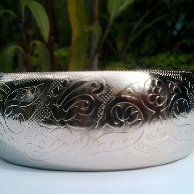 Metal bangle