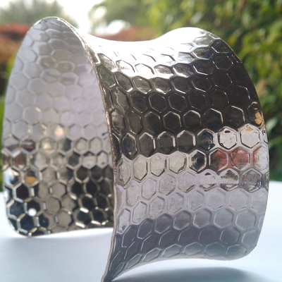 Honeycomb cuff