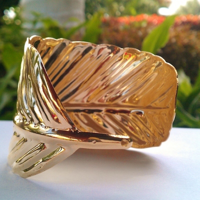 Leaf cuff