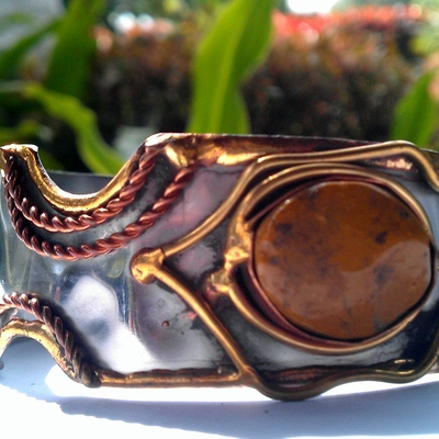 Small indian cuff w/ stone
