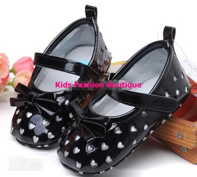 Baby girls black patent dress shoes with hearts