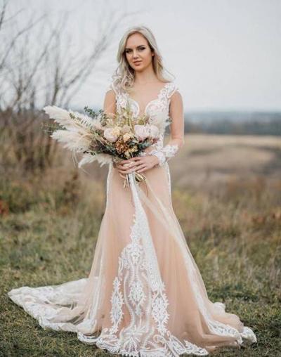 Champagne Beach Boho Wedding Dresses A Line Sweetheart Neckline Illusion Long Sleeve Tulle Sweep Train Applique Lace Wedding Bridal Gowns