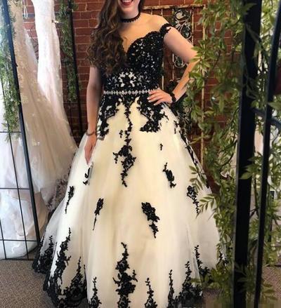  Black Lace Applique White Organza A-Line Wedding Dresses Capped Sleeves Sheer Neck Cathedral Train Wedding Bridal Gowns