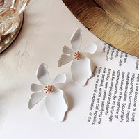 Kawaii Flower Earrings - Thumbnail 3
