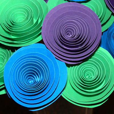 Small peacock roses - one dozen spiral paper roses with stems