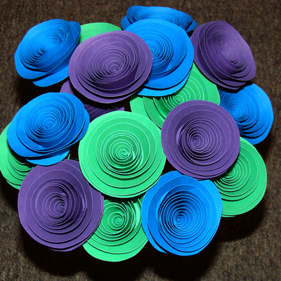 Small peacock roses - one dozen spiral paper roses with stems