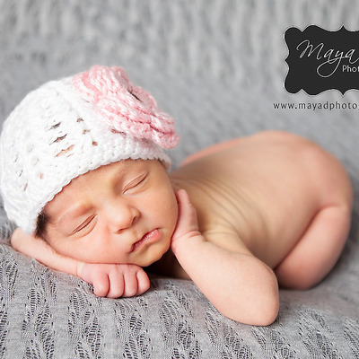 Lace stitch beanie with 1 flower