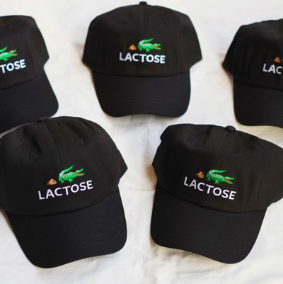 LACOSTE SPOOF CROCODILE POOP CAP IN BLACK