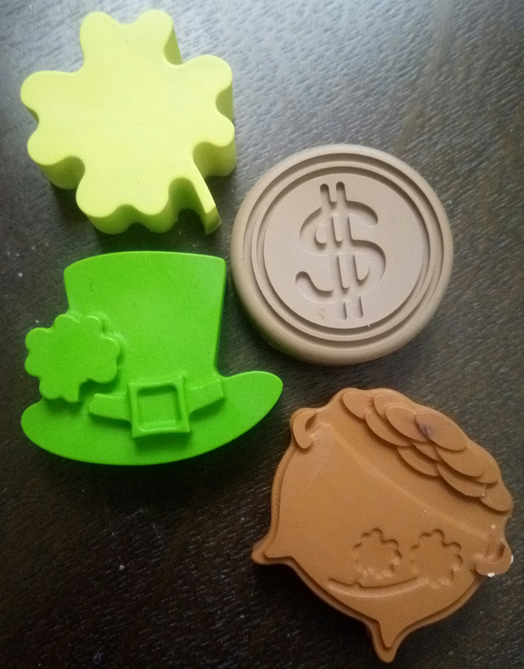 Image of 20 St. Patrick's Day Crayons 