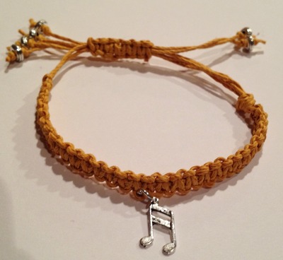 Friendship bracelet - Gold w/ musical note charm