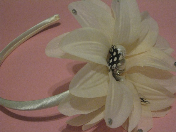 Cream Flower & Pearl Headband