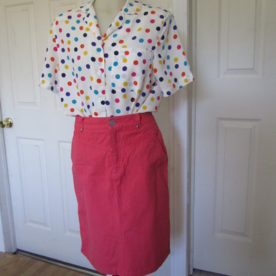 Sold pink denim skirt (vintage)