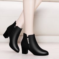 Black Women's Chelsea Boots - Thumbnail 1