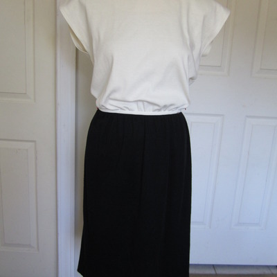 White and black  - Thumbnail 3