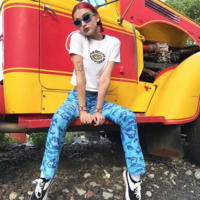 "HARDCORE HAPPINESS" CROP TEE - Thumbnail 3