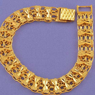 Charming gold bracelet