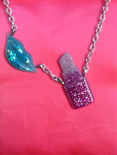 Makeup necklace