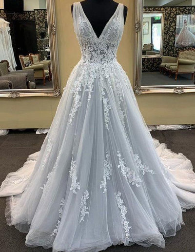V Neck Tulle Prom Dresses with Appliques