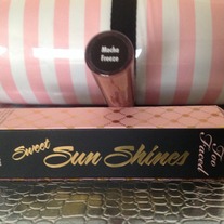 Too Faced lipgloss {mocha freeze}