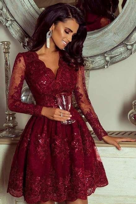 Burgundy Short V Neck Homecoming Dresses with Appliques