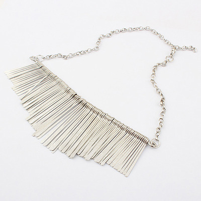 Short tassel necklace