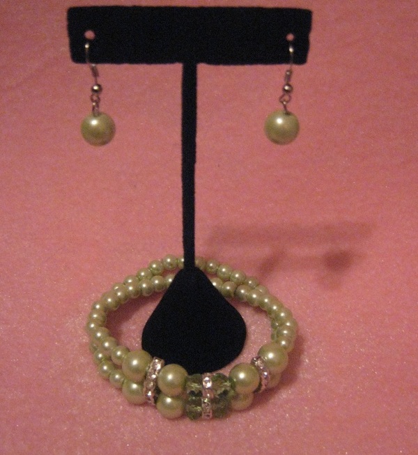 Green Glass Pearl Bracelet Set