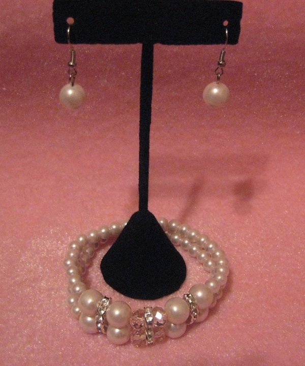 White Glass Pearl Bracelet Set