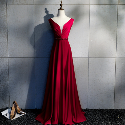 Elegant v neck pleated long dress with sequined waist detail