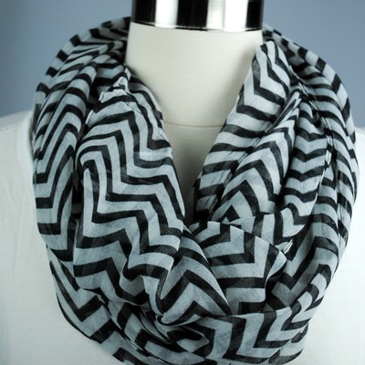 Black chevron infinity scarf - Thumbnail 5