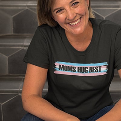 Moms hug best t-shirt  - Thumbnail 2