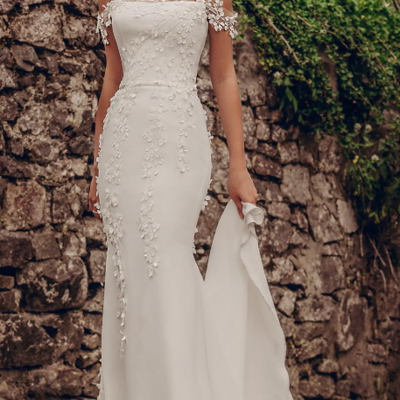 Charming mermaid strapless sleeveless satin wedding dresses with appliques