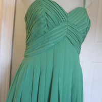 Pretty in Green - Thumbnail 1