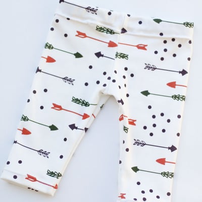 Organic cotton leggings in "arrows&dots"