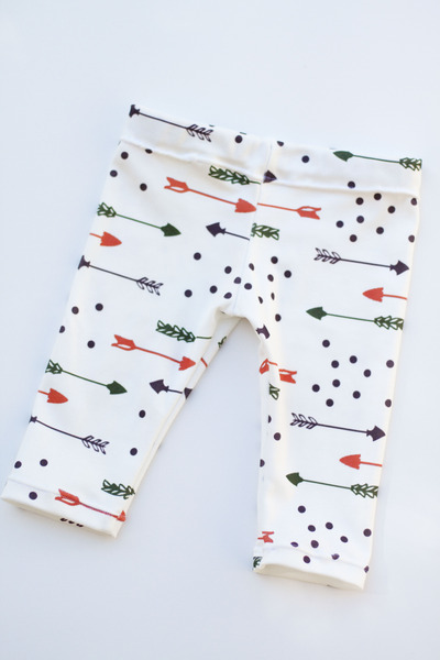 organic cotton leggings in "arrows&dots"