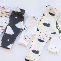 organic cotton leggings in "raining hearts" - Thumbnail 3