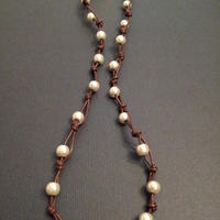 Pearls and Leather Short Necklace - Thumbnail 1