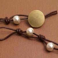 Pearls and Leather Short Necklace - Thumbnail 2