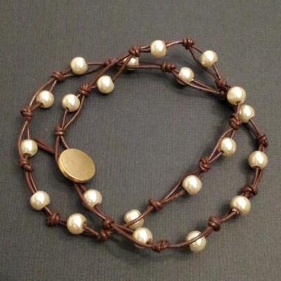 Pearls and Leather Short Necklace