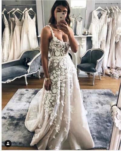 Luxury Wedding Dress Sexy Scoop 3D Flowers Champagne Wedding Bridal Gowns
