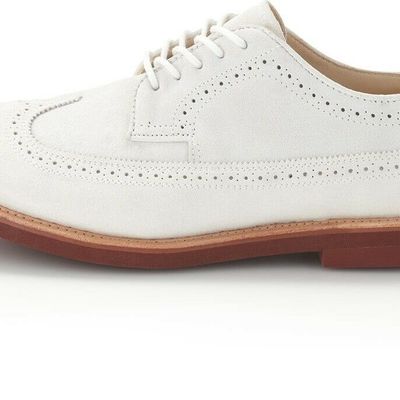 Classic men.s fashion white leather shoes, men.s wingtip white leather shoes