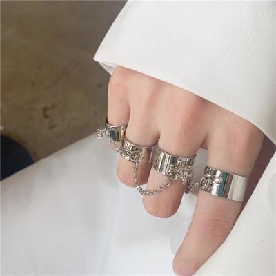 4-fingers chained rings