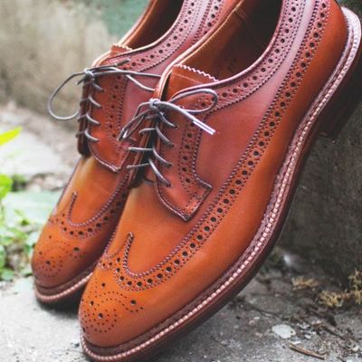 Men's brown color wing tip full brogue rounded toe vintage leather lace up shoes